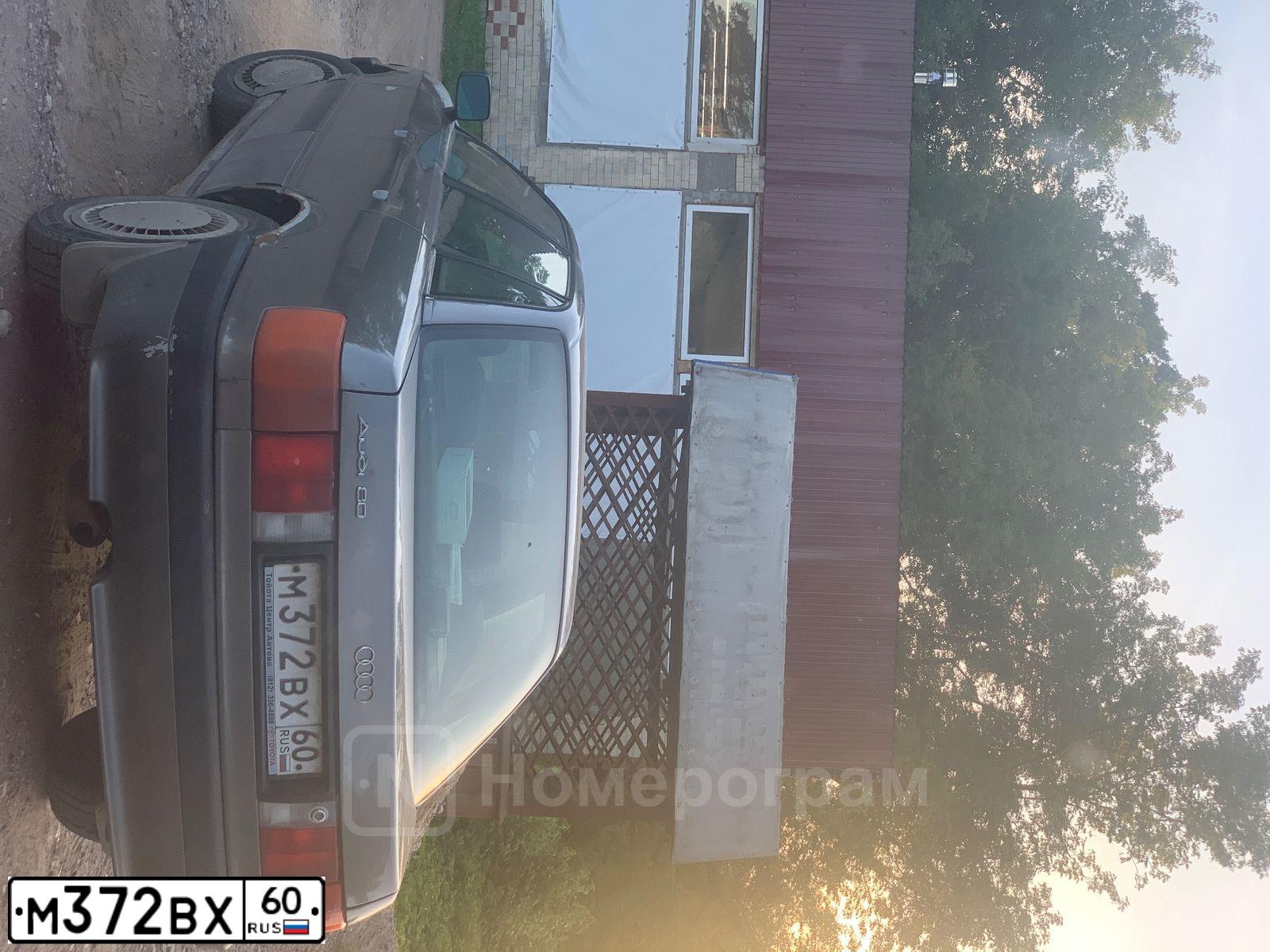 Фото автомобиля AUDI 80, 1987 — госномер М372ВХ60. Цвет: ТЕМНО-СЕРЫЙ