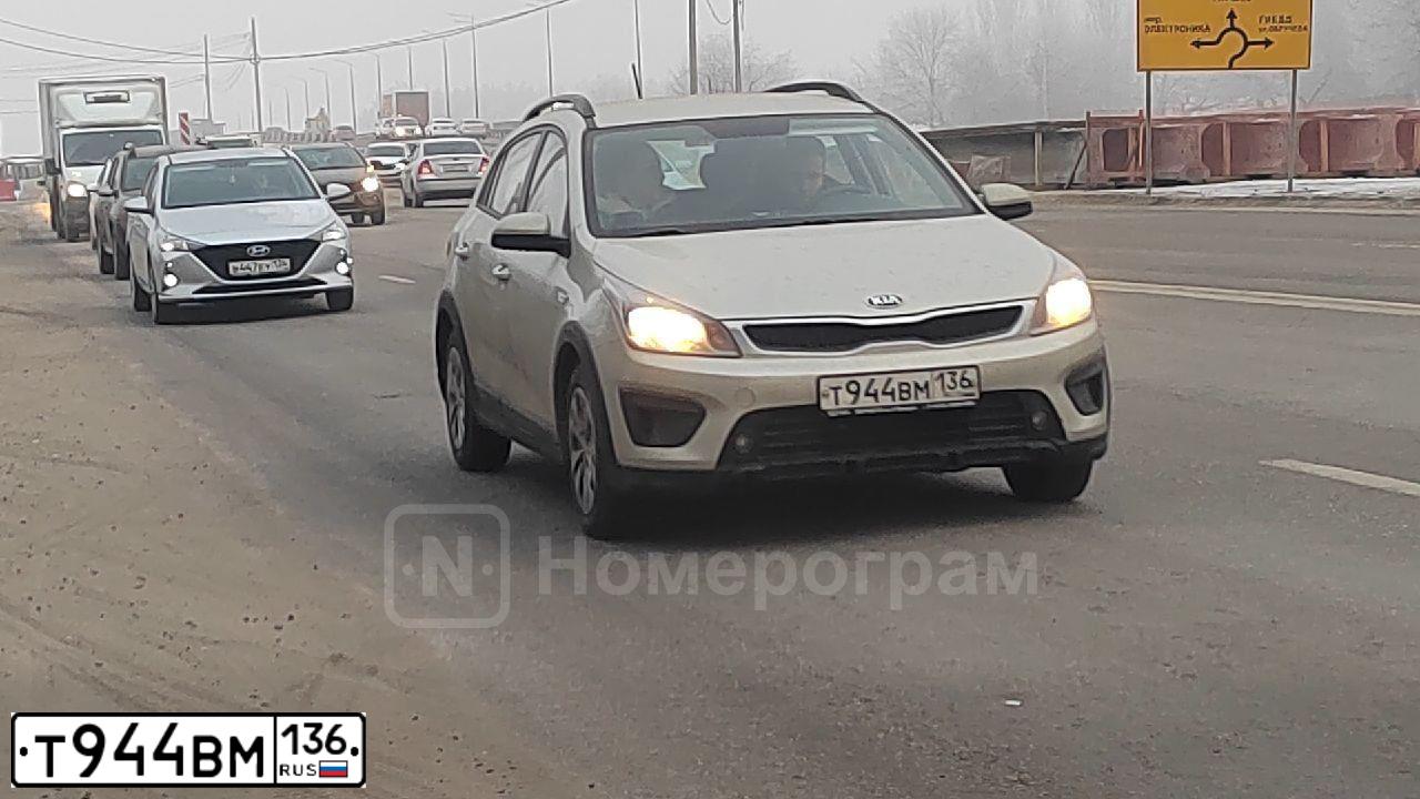 Фото автомобиля KIA RIO, 2018 — госномер Т944ВМ136. Цвет: БЕЖЕВЫЙ