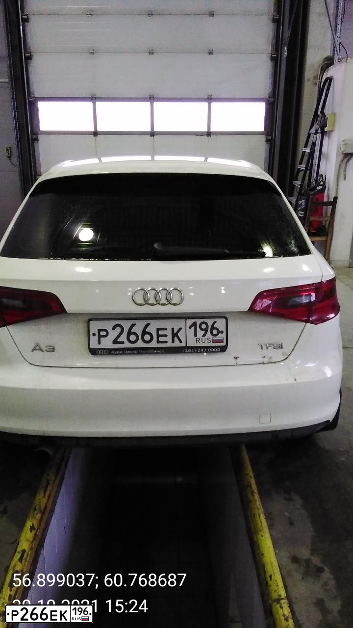 Фото автомобиля AUDI A3, 2014 — госномер Р266ЕК196. Цвет: Белый
