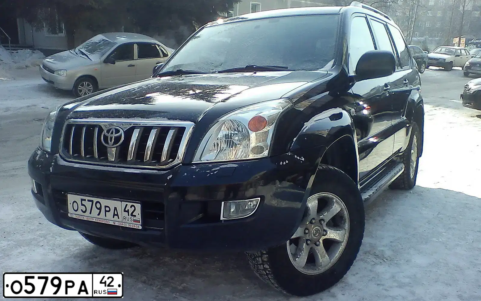 Фото автомобиля TOYOTA LANDCRUISER, 2005 — госномер Р787НН124. Цвет: ЧЕРНЫЙ
