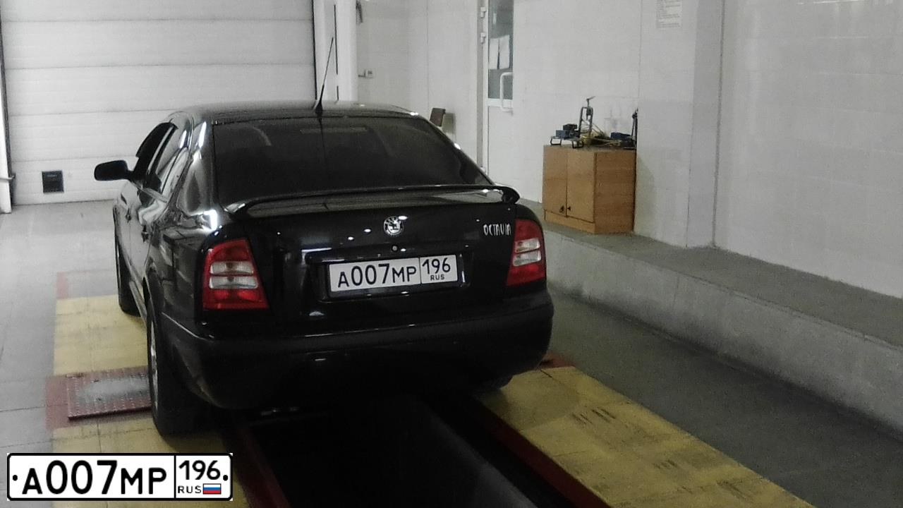 Фото автомобиля SKODA OCTAVIA, 2008 — госномер А007МР196. Цвет: ЧЕРНЫЙ
