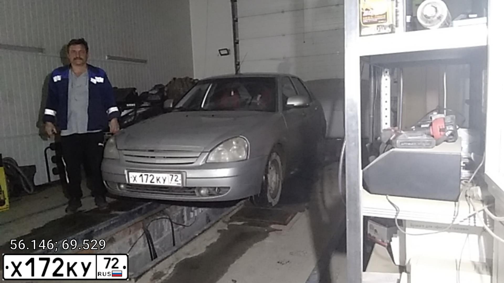Фото автомобиля LADA 2172 PRIORA, 2011 — госномер Х172КУ72. Цвет: Серебристый