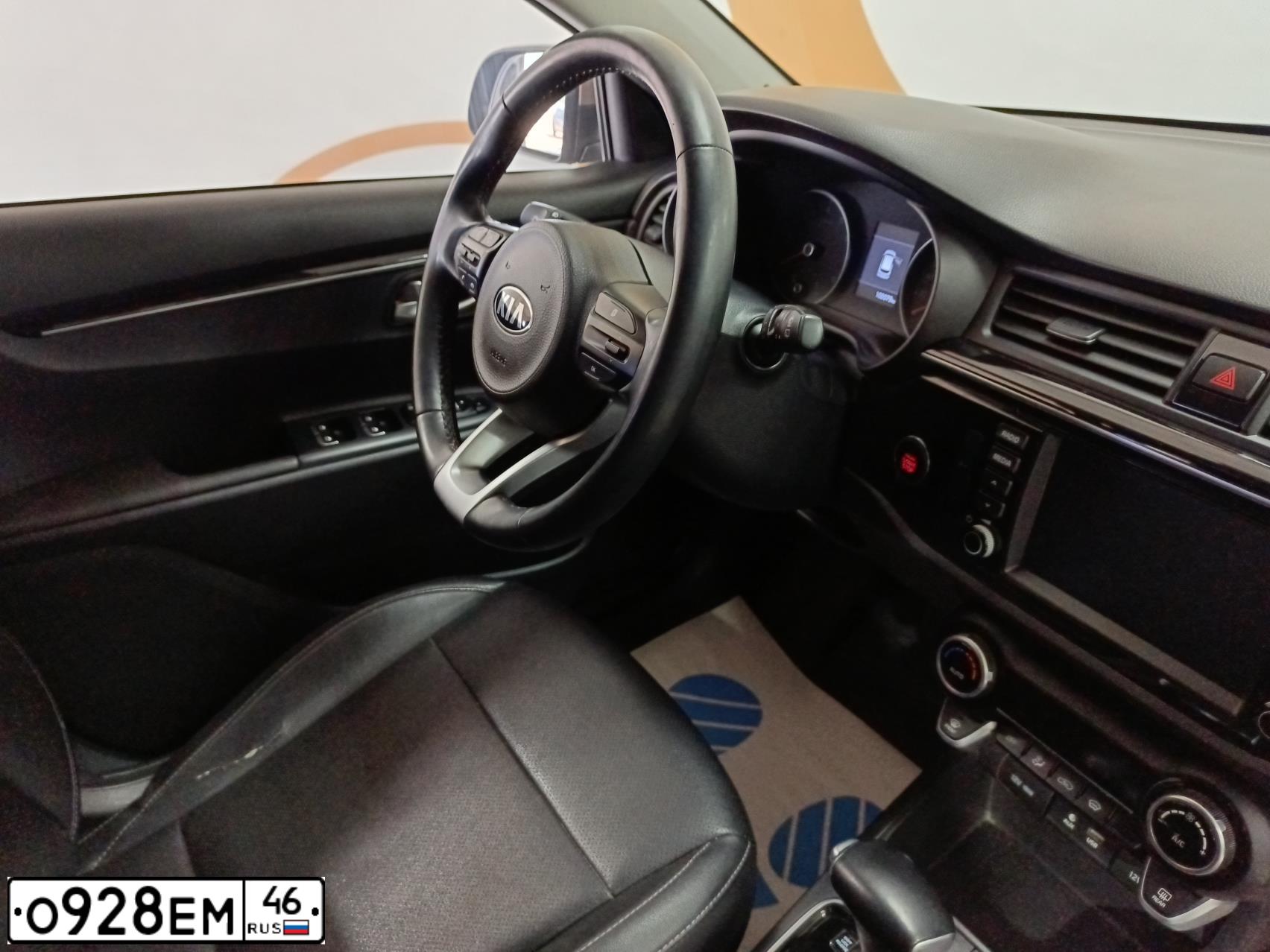 Фото автомобиля KIA RIO, 2017 — госномер С368АН46. Цвет: СВЕТЛО-КОРИЧНЕВЫЙ