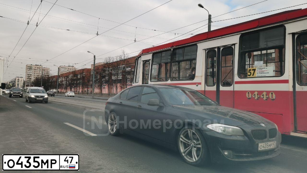 Фото автомобиля FORD FOCUS C-MAX, 2006 — госномер О766УТ198. Цвет: синий
