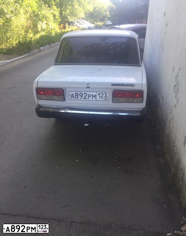 Фото автомобиля LADA 2107 LADA, 2006 — госномер А163ХВ01. Цвет: ЯРКО-БЕЛЫЙ