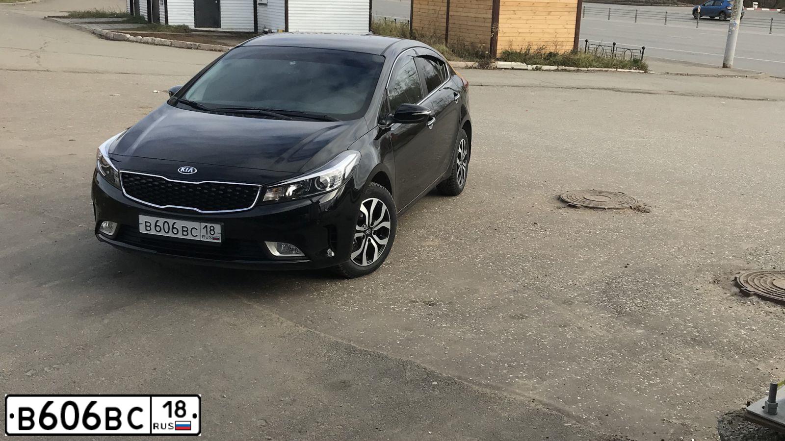 Фото автомобиля KIA CERATO, 2017 — госномер В606ВС18. Цвет: ЧЕРНЫЙ