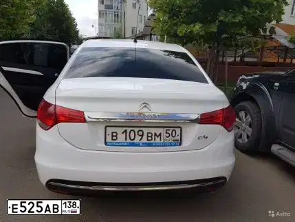 Фото автомобиля NISSAN PATHFINDER, 2006 — госномер Е525АВ138. Цвет: ЧЕРНЫЙ