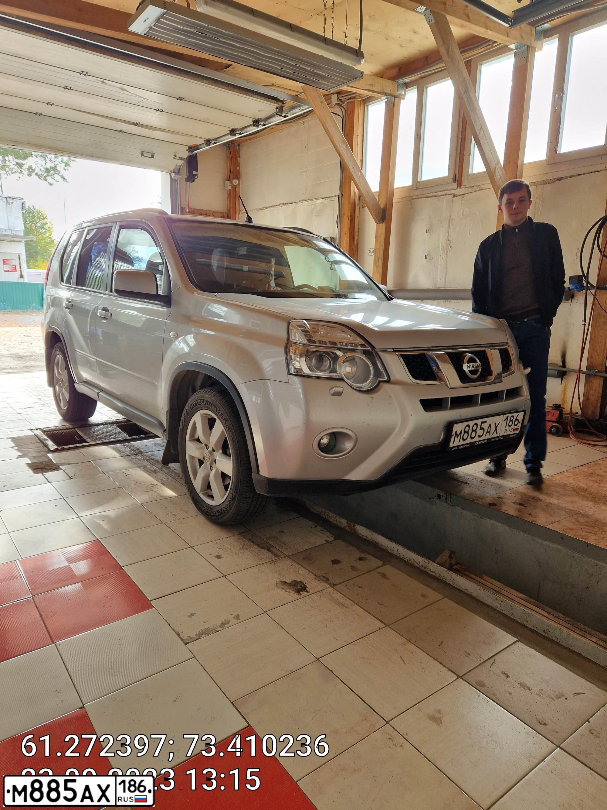 Фото автомобиля NISSAN X-TRAIL, 2014 — госномер М885АХ186. Цвет: СЕРЕБРИСТЫЙ