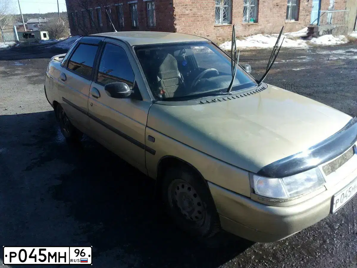 Фото автомобиля LADA 2110, 2000 — госномер Р045МН96. Цвет: СЕРЕБРИСТО-БЕЖЕВЫЙ
