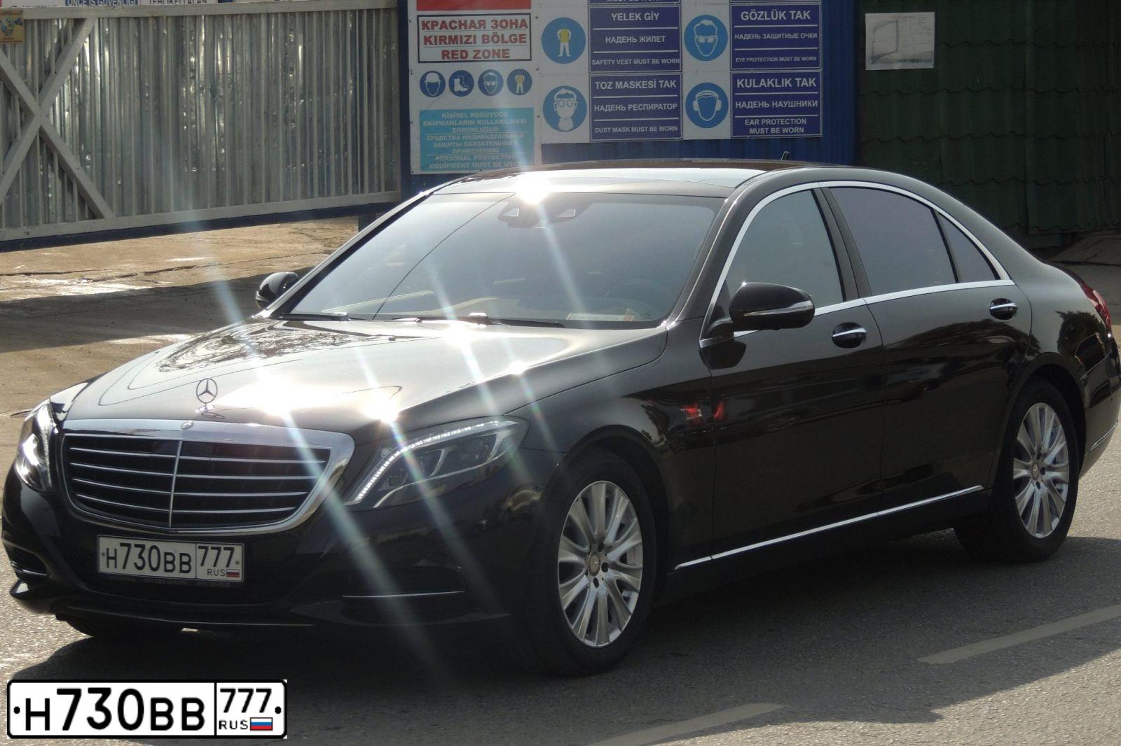 Фото автомобиля MERCEDES-BENZ S500, 2014 — госномер У533МС198. Цвет: Коричневый