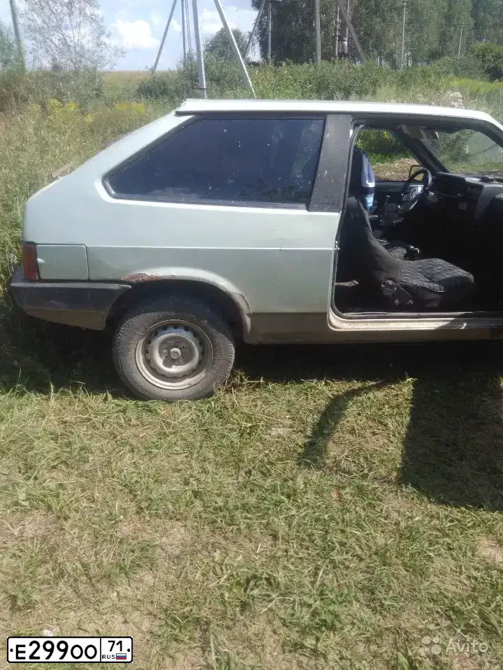 Фото автомобиля LADA 2108 SAMARA, 1999 — госномер М763КЕ97. Цвет: СЕРЕБРИСТЫЙ ЖЕЛТО ЗЕЛЕНЫЙ