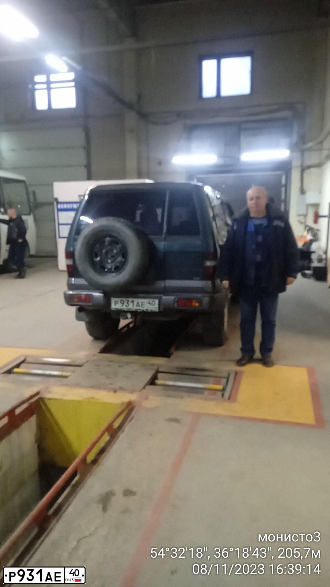 Фото автомобиля OPEL MONTEREY, 1998 — госномер Р931АЕ40. Цвет: Зеленый Серый
