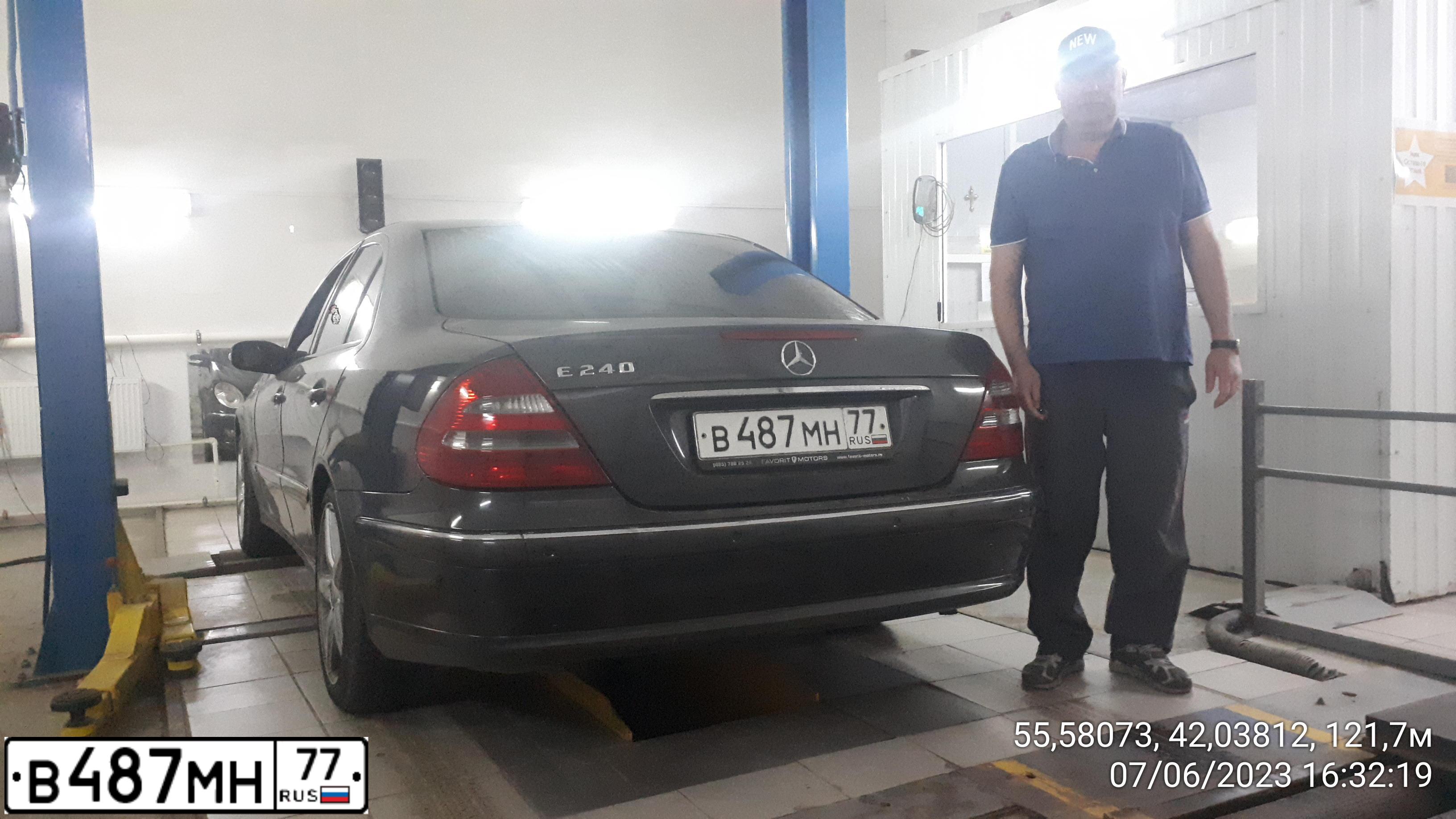Фото автомобиля MERCEDES BENZ E240, 2002 — госномер Х204ТЕ33. Цвет: ТЕМНО-СЕРЫЙ