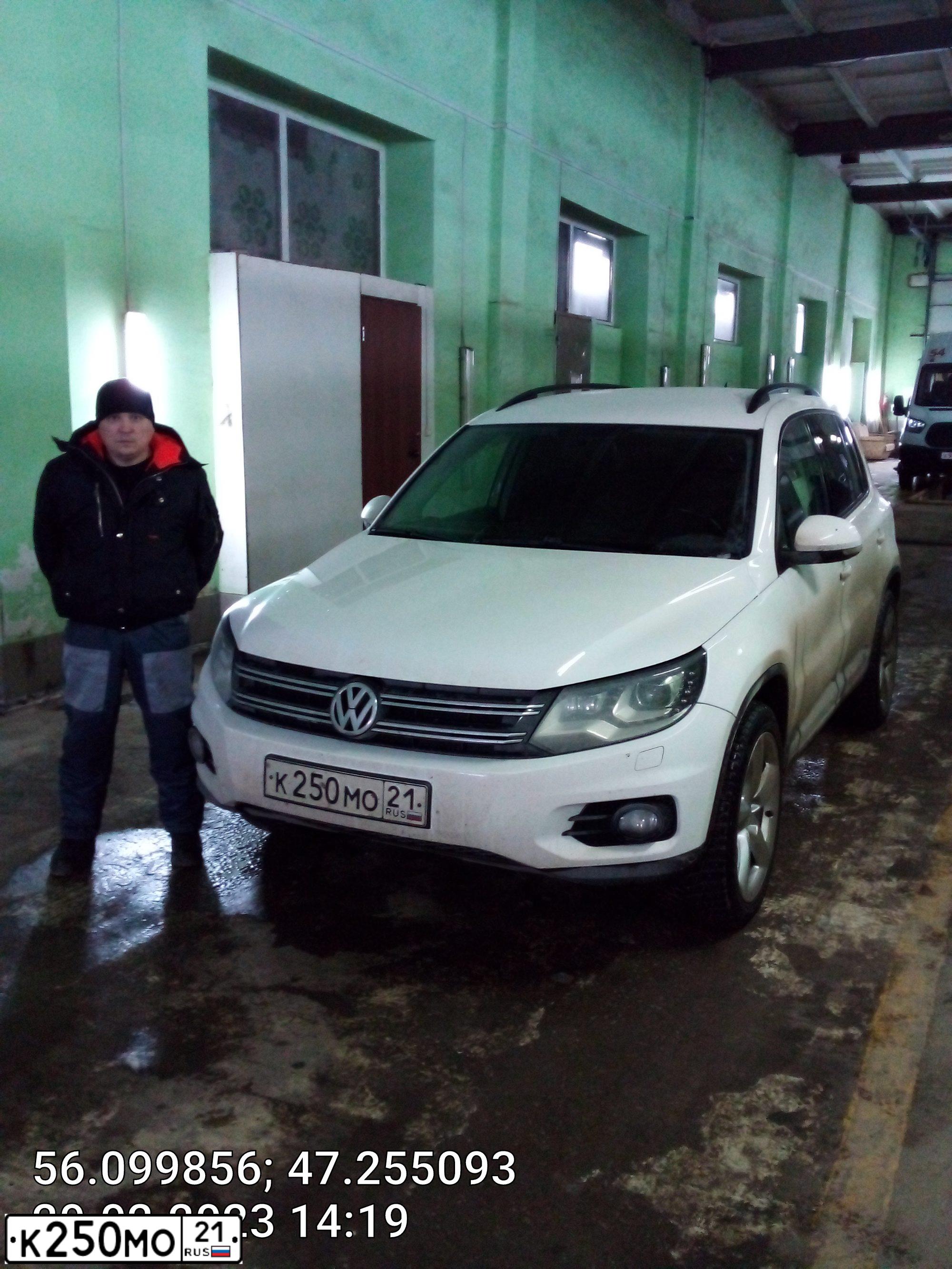 Фото автомобиля VOLKSWAGEN TIGUAN, 2012 — госномер К250МО21. Цвет: Белый