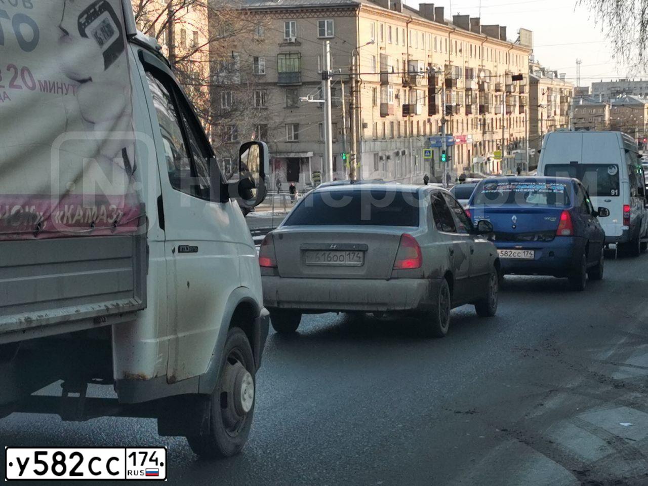 Фото автомобиля PEUGEOT 308, 2008 — госномер У582СС174. Цвет: ЯРКО-СИНИЙ