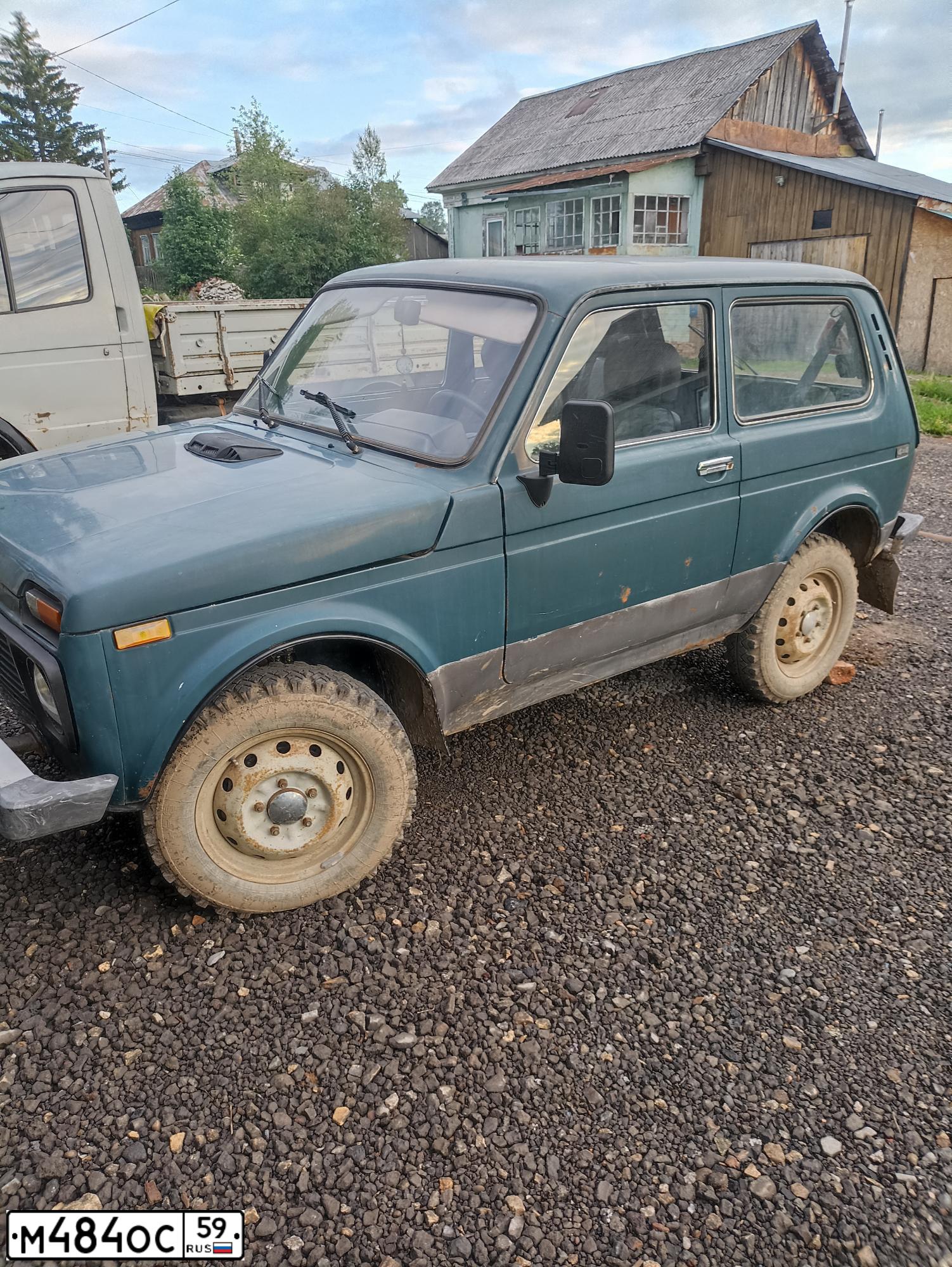 Фото автомобиля LADA 2121 NIVA, 2000 — госномер М484ОС59. Цвет: сине-зеленый