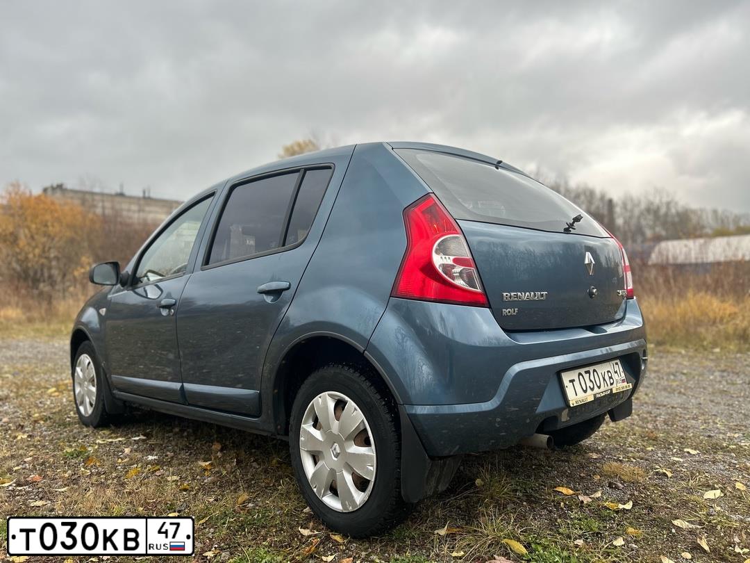 Фото автомобиля RENAULT T SANDERO, 2011 — госномер Р187ТТ69. Цвет: синий