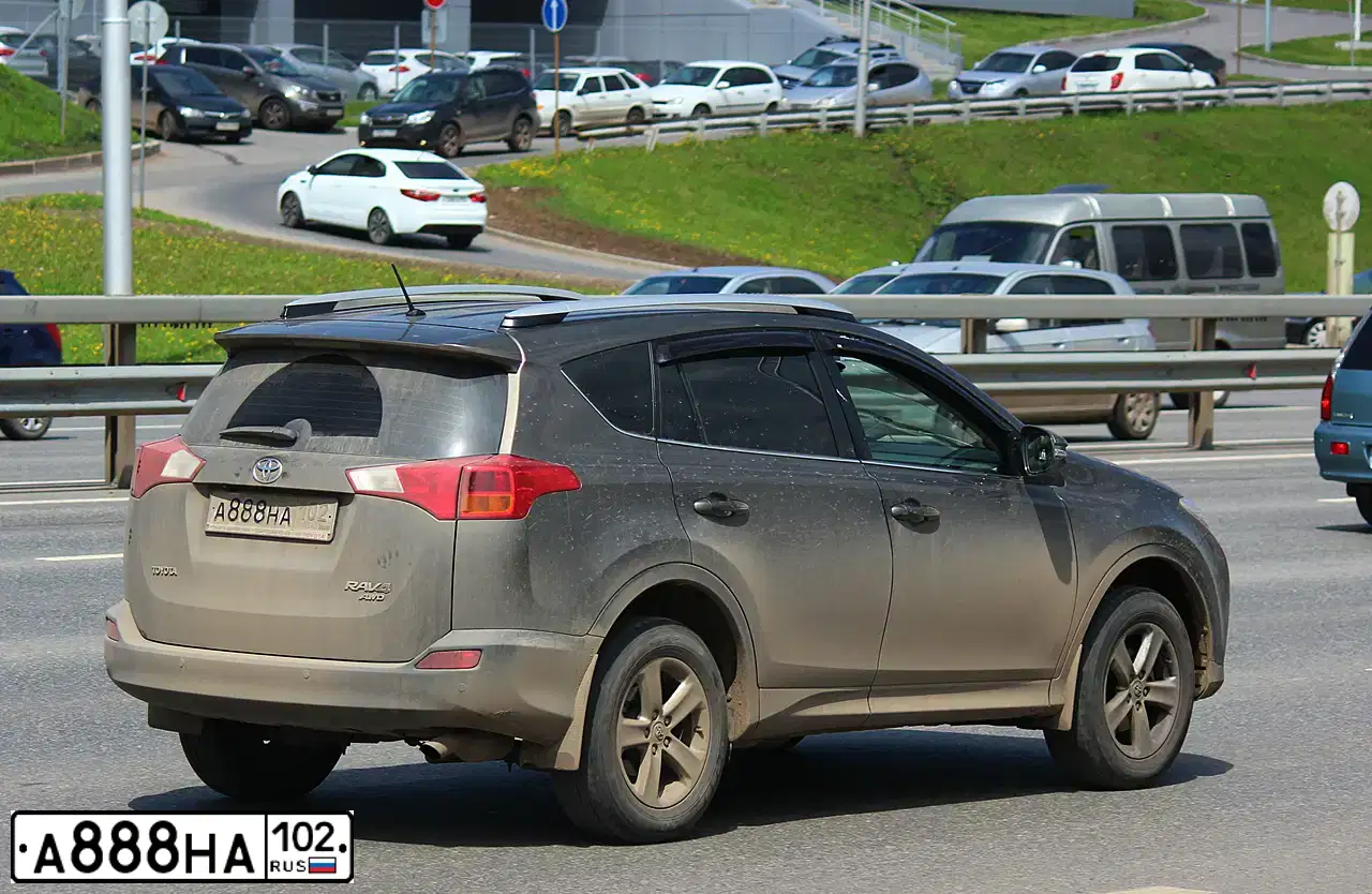 Фото автомобиля TOYOTA RAV4, 2014 — госномер А888НА102. Цвет: бронзовый