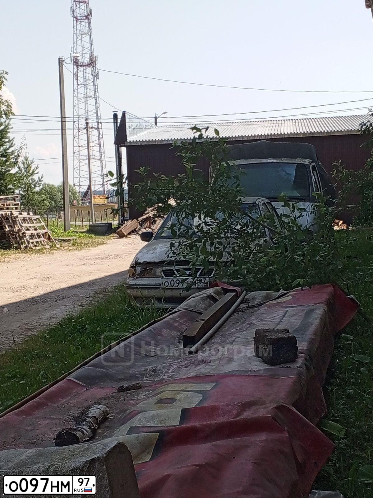 Фото автомобиля DAEWOO NEXIA, 2003 — госномер О097НМ97. Цвет: БЕЛЫЙ