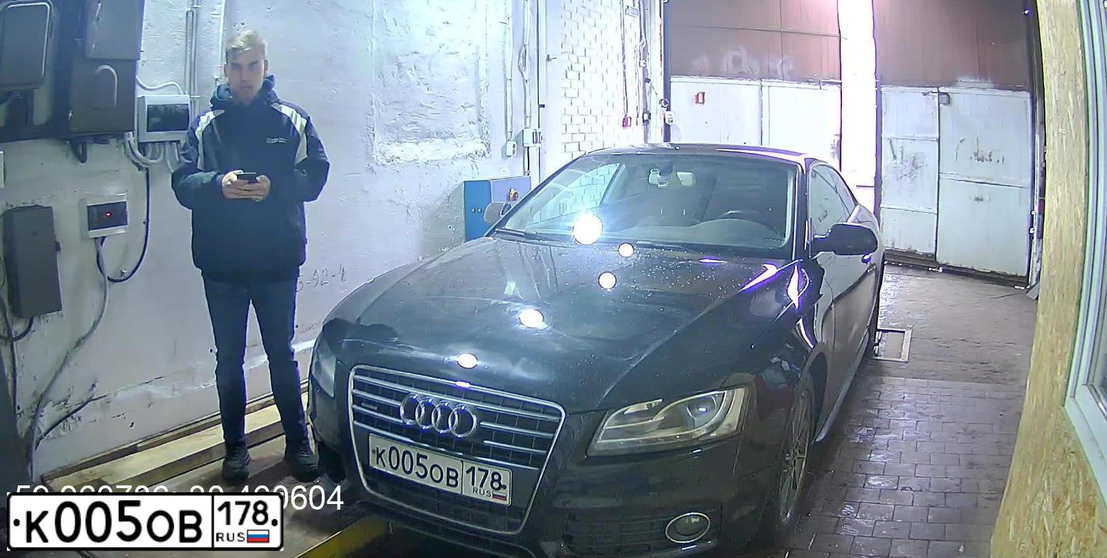 Фото автомобиля AUDI Q5, 2009 — госномер К005ОВ178. Цвет: ЧЕРНЫЙ