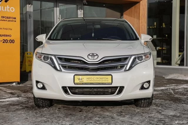 Фото автомобиля TOYOTA VENZA, 2014 — госномер Е706АО138. Цвет: БЕЛЫЙ