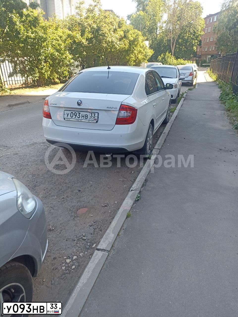 Фото автомобиля SKODA RAPID, 2015 — госномер У093НВ33. Цвет: БЕЛЫЙ