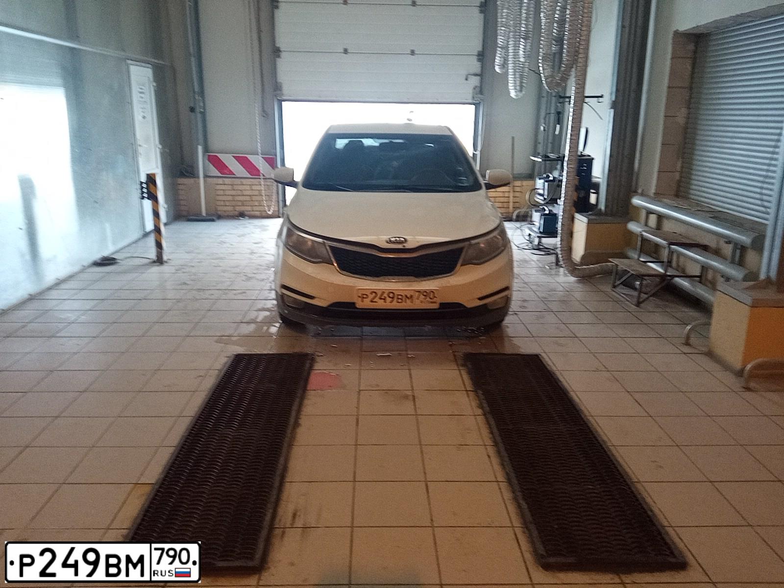 Фото автомобиля KIA RIO, 2016 — госномер Р297ТА40. Цвет: БЕЛЫЙ