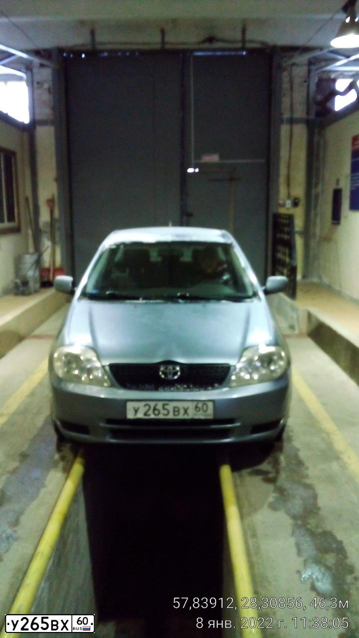 Фото автомобиля TOYOTA COROLLA, 2003 — госномер У265ВХ60. Цвет: ТЕМНО-СЕРЫЙ