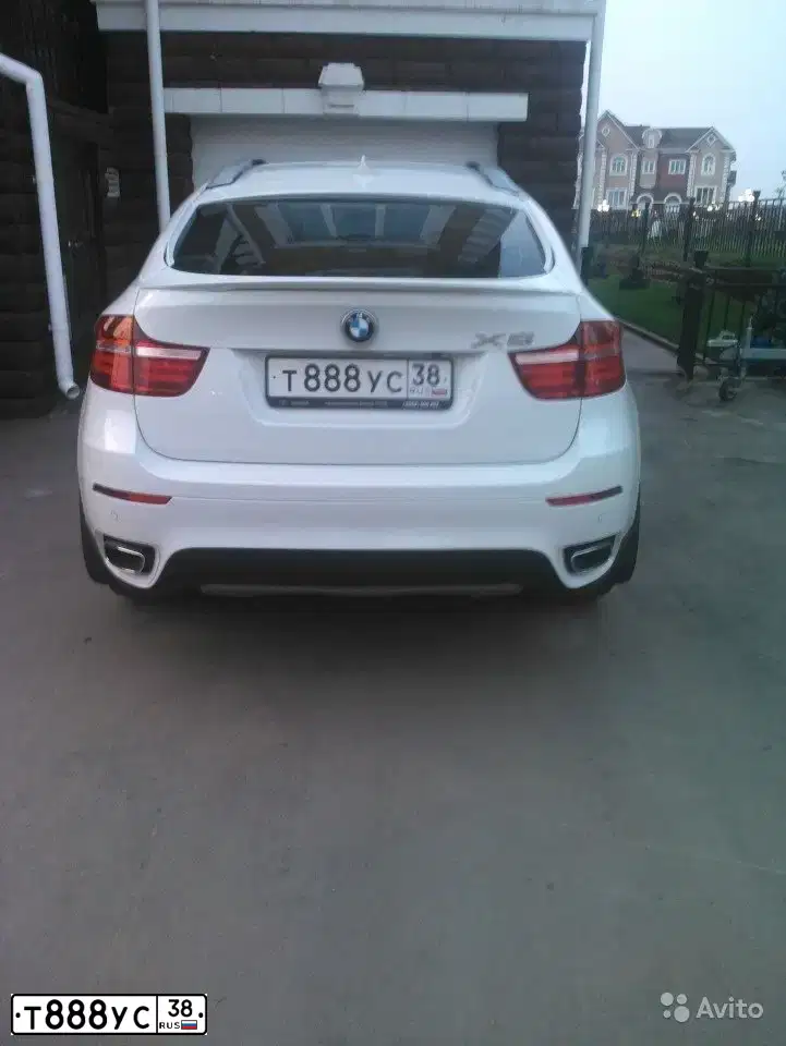 Фото автомобиля BMW X6, 2012 — госномер М469НЕ126. Цвет: Белый