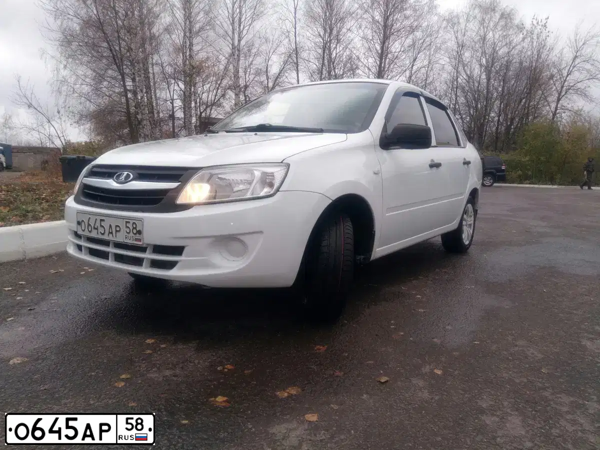 Фото автомобиля LADA GRANTA, 2012 — госномер У223СК43. Цвет: Белый