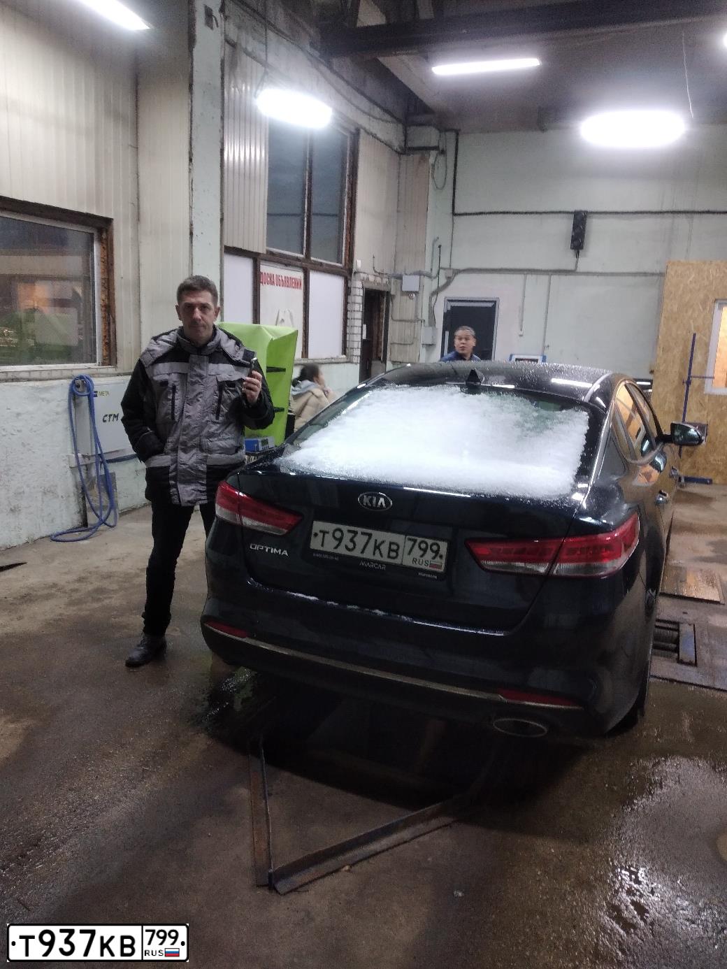 Фото автомобиля KIA MAGENTIS / OPTIMA, 2018 — госномер Т937КВ799. Цвет: синий