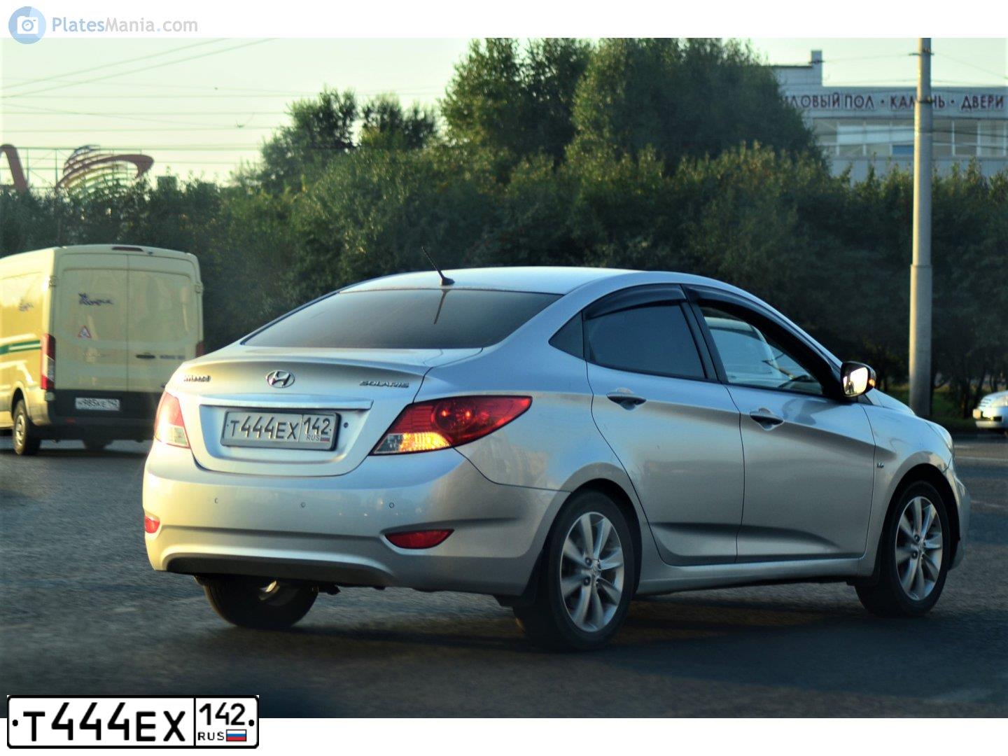 Фото автомобиля HYUNDAI SOLARIS, 2011 — госномер Р006НХ142. Цвет: СЕРЕБРИСТЫЙ