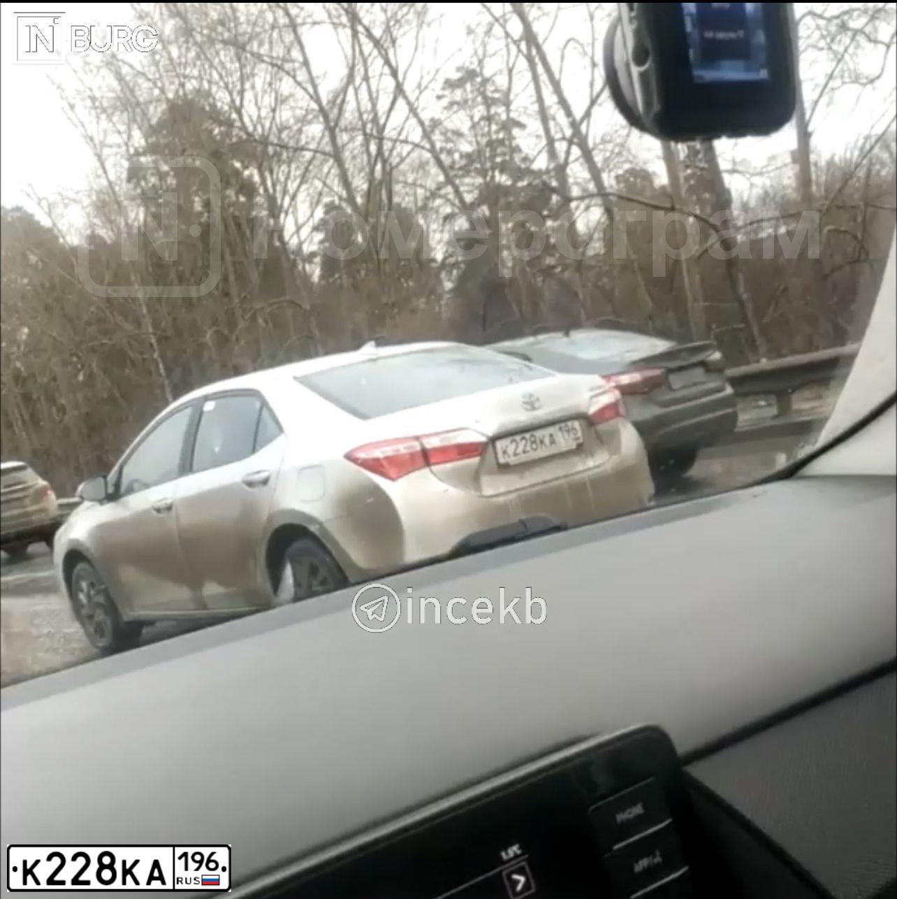 Фото автомобиля TOYOTA COROLLA, 2018 — госномер К228КА196. Цвет: СЕРЕБРИСТЫЙ