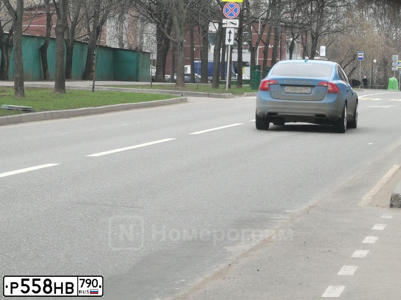 Фото автомобиля KIA RIO, 2016 — госномер Р558НВ790. Цвет: Серебристый