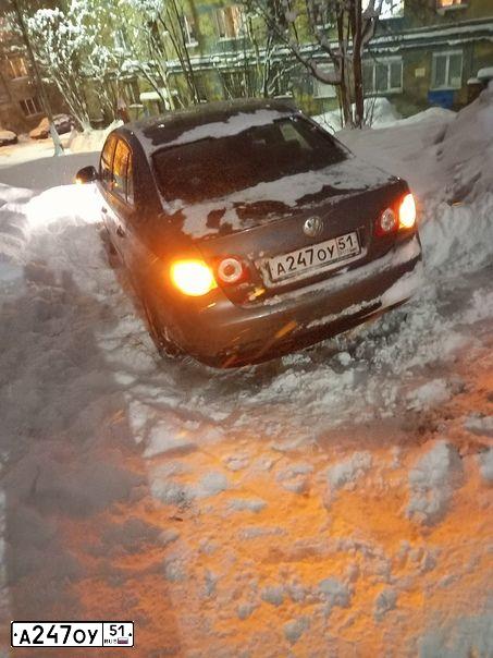 Фото автомобиля VOLKSWAGEN JETTA, 2009 — госномер А247ОУ51. Цвет: ТЕМНО-СЕРЫЙ