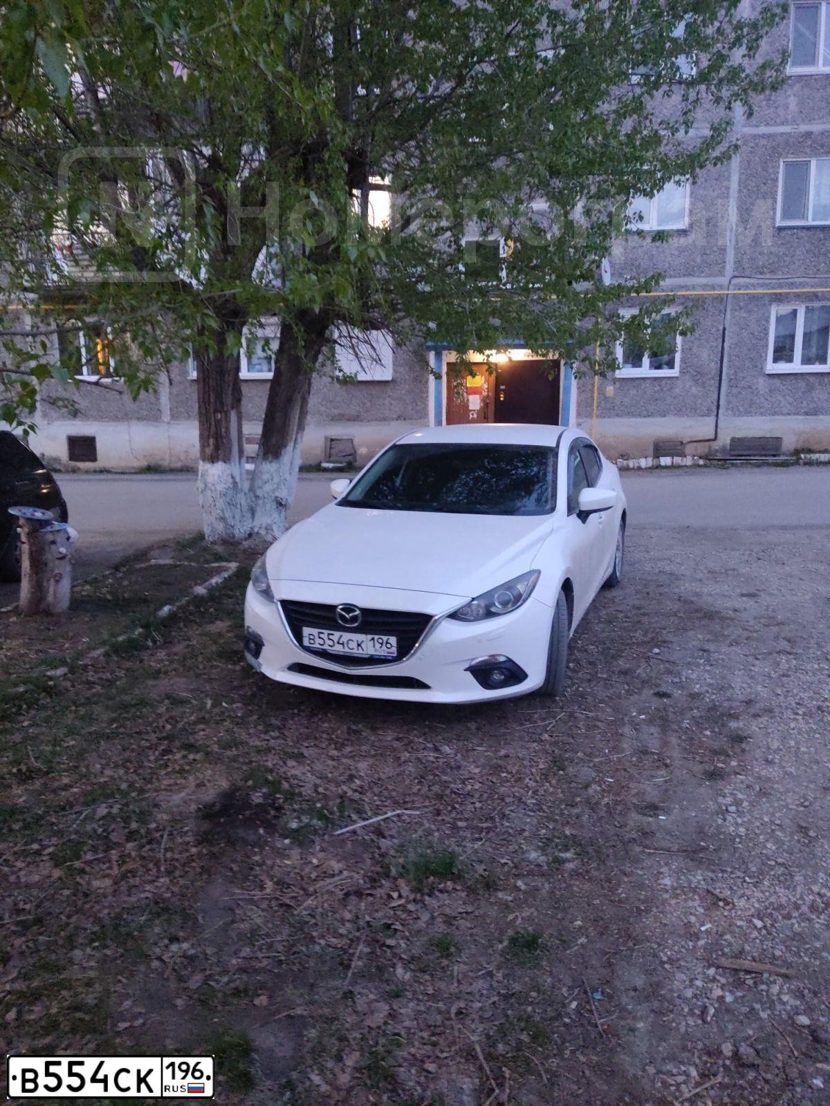 Фото автомобиля MAZDA 3, 2014 — госномер В554СК196. Цвет: Белый
