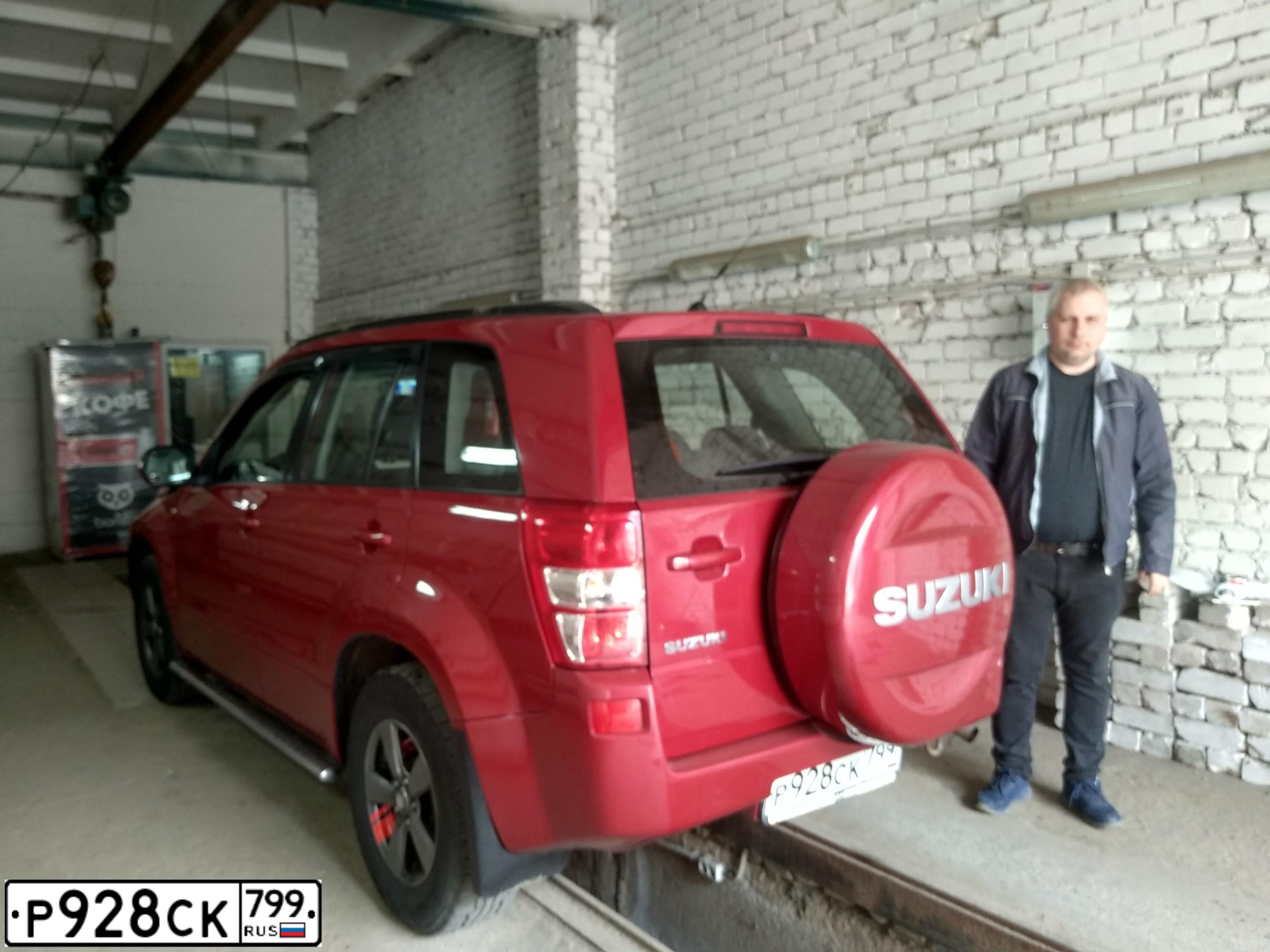 Фото автомобиля SUZUKI /GRAND/ VITARA, 2010 — госномер В355КР190. Цвет: Красный