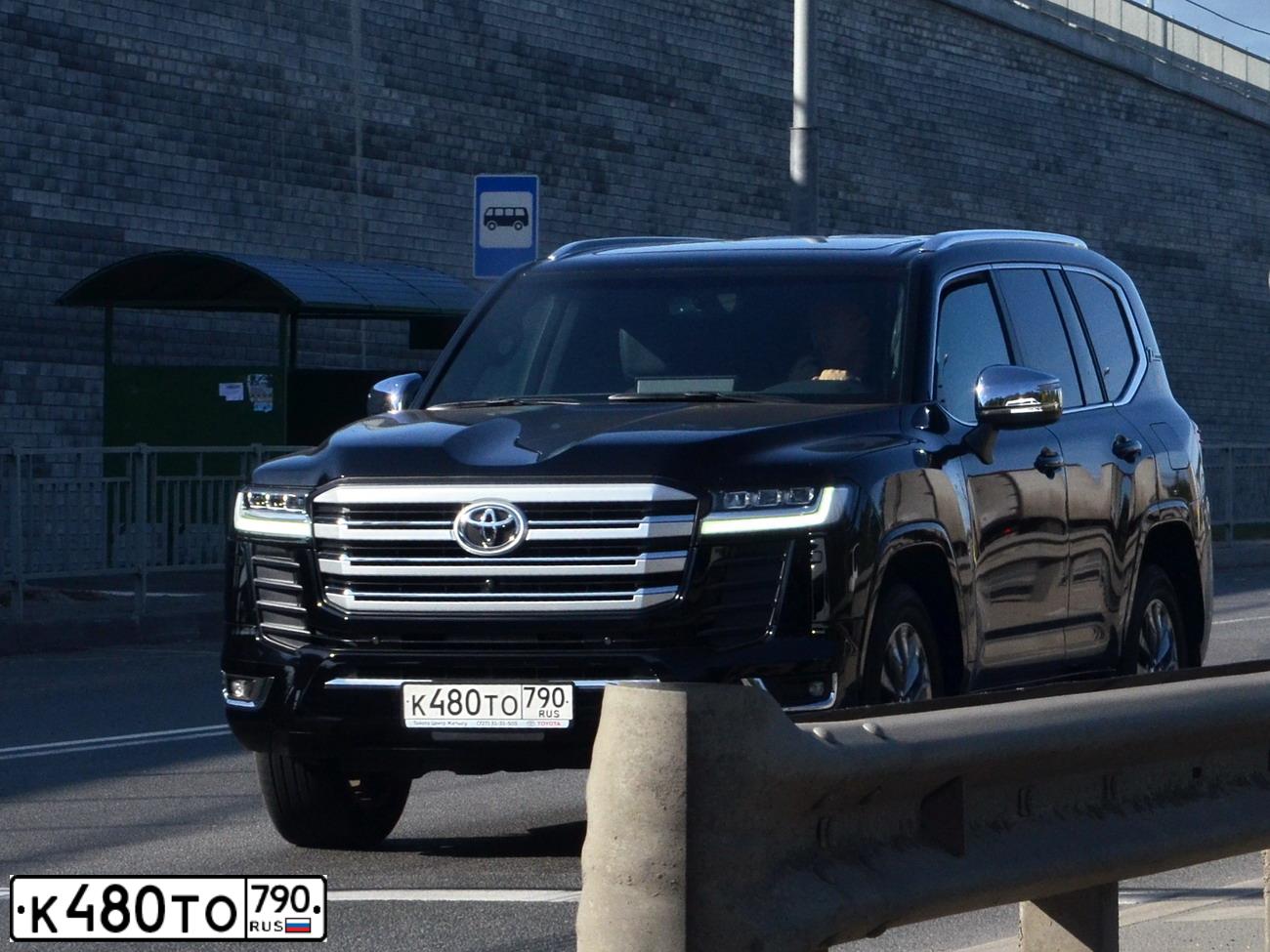 Фото автомобиля TOYOTA LAND CRUISER, 2022 — госномер К480ТО790. Цвет: ЧЕРНЫЙ