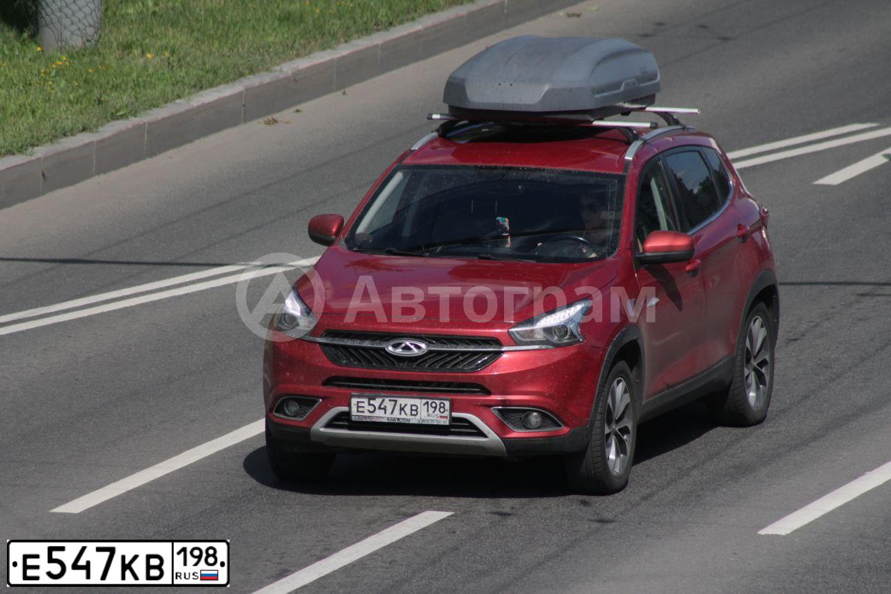 Фото автомобиля CHERY TIGGO, 2019 — госномер Е547КВ198. Цвет: КРАСНЫЙ