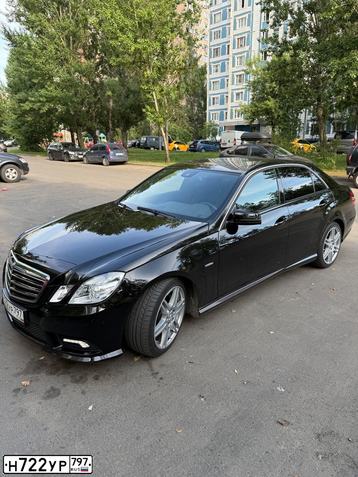 Фото автомобиля MERCEDES E-KLASSE, 2011 — госномер С002СМ99. Цвет: ЧЕРНЫЙ