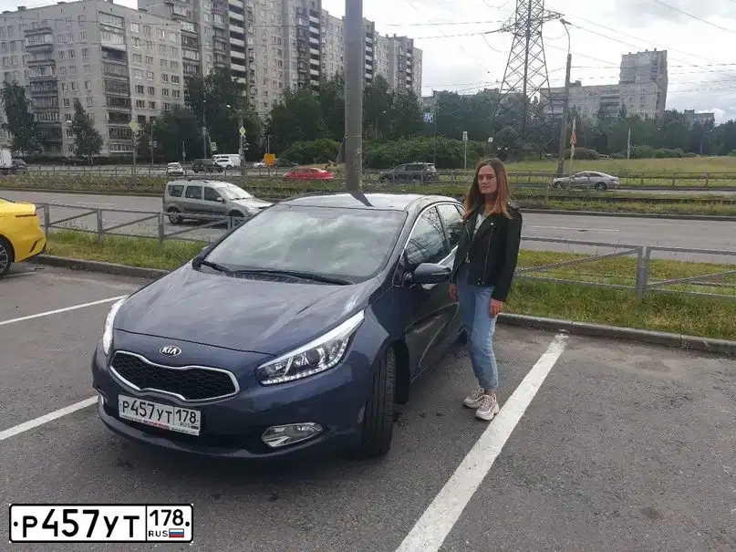 Фото автомобиля KIA CEE'D, 2014 — госномер Р457УТ178. Цвет: СИНИЙ