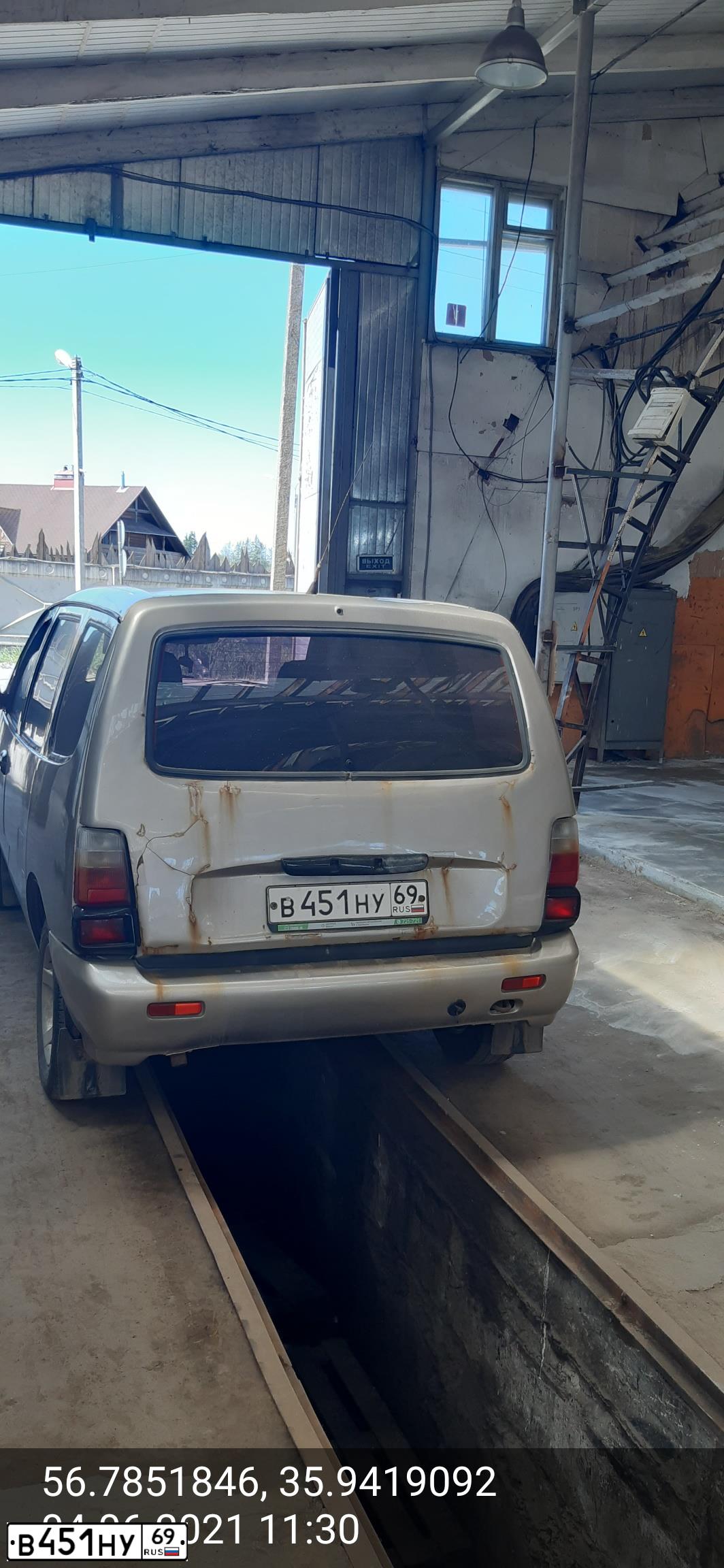 Фото автомобиля LADA 2120 NADESHDA, 2001 — госномер В451НУ69. Цвет: Серебристо золотой