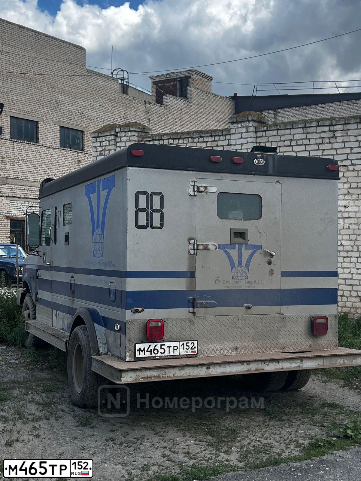 Фото автомобиля FORD D F-SERIE, 1993 — госномер М465ТР152. Цвет: СВЕТЛО-СЕРЫЙ