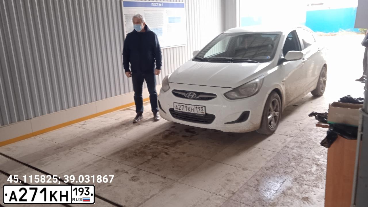 Фото автомобиля HYUNDAI SOLARIS, 2013 — госномер Н017МС193. Цвет: Белый