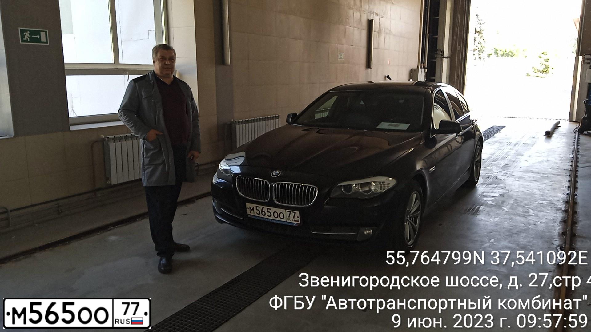 Фото автомобиля GAZ 3110 WOLGA, 2002 — госномер М389ОО77. Цвет: ЧЕРНЫЙ