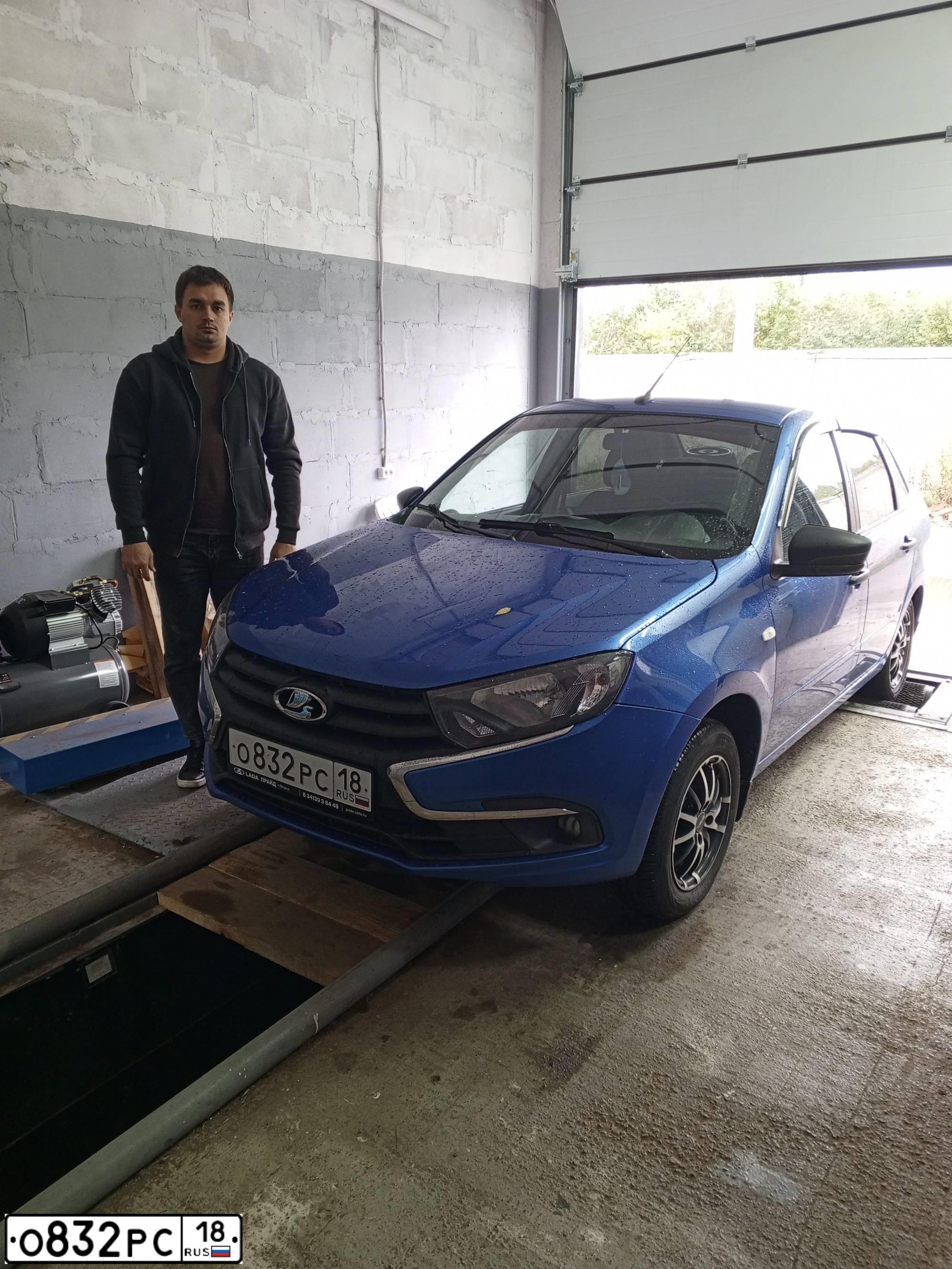 Фото автомобиля LADA GRANTA, 2019 — госномер С987ВУ18. Цвет: ЯРКО-СИНИЙ