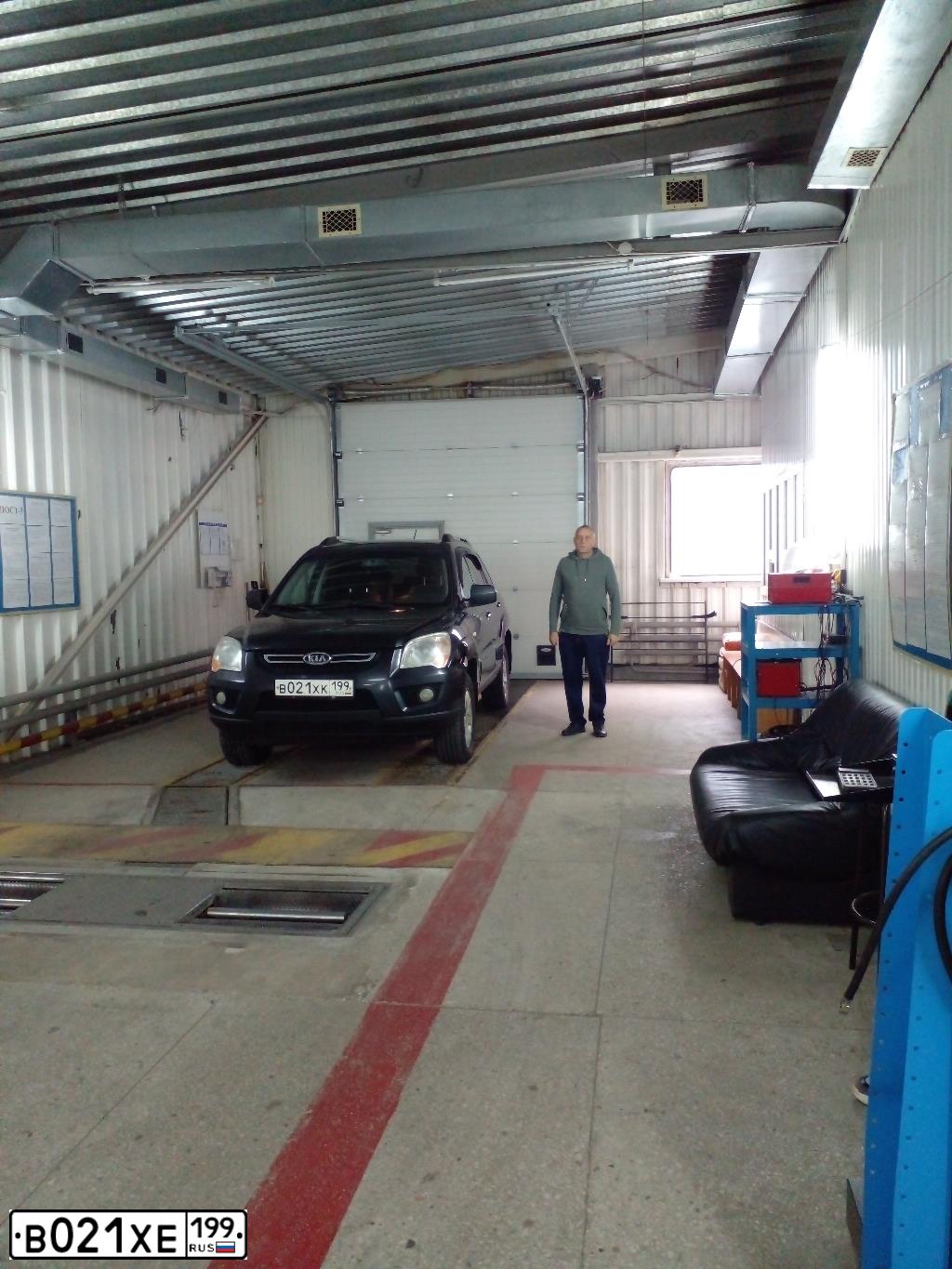 Фото автомобиля KIA SPORTAGE, 2010 — госномер Р711МХ46. Цвет: ЧЕРНЫЙ ПЕРЛАМУТР