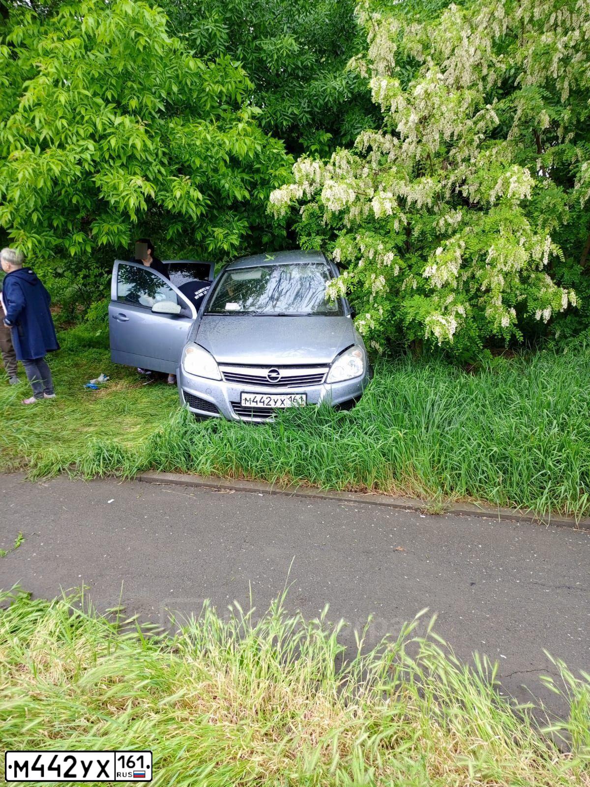 Фото автомобиля OPEL ASTRA, 2010 — госномер С018УХ161. Цвет: СЕРЕБРИСТЫЙ