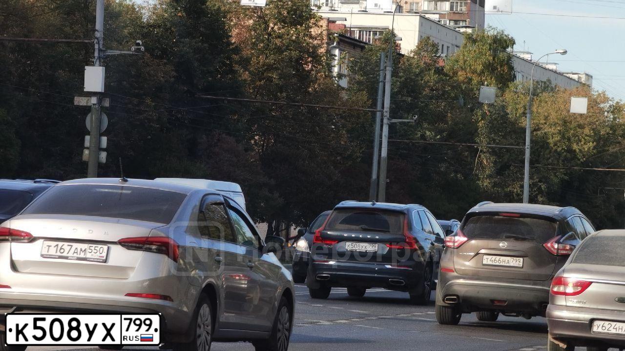 Фото автомобиля ВОЛЬВО XC60, 2021 — госномер К508УХ799. Цвет: синий