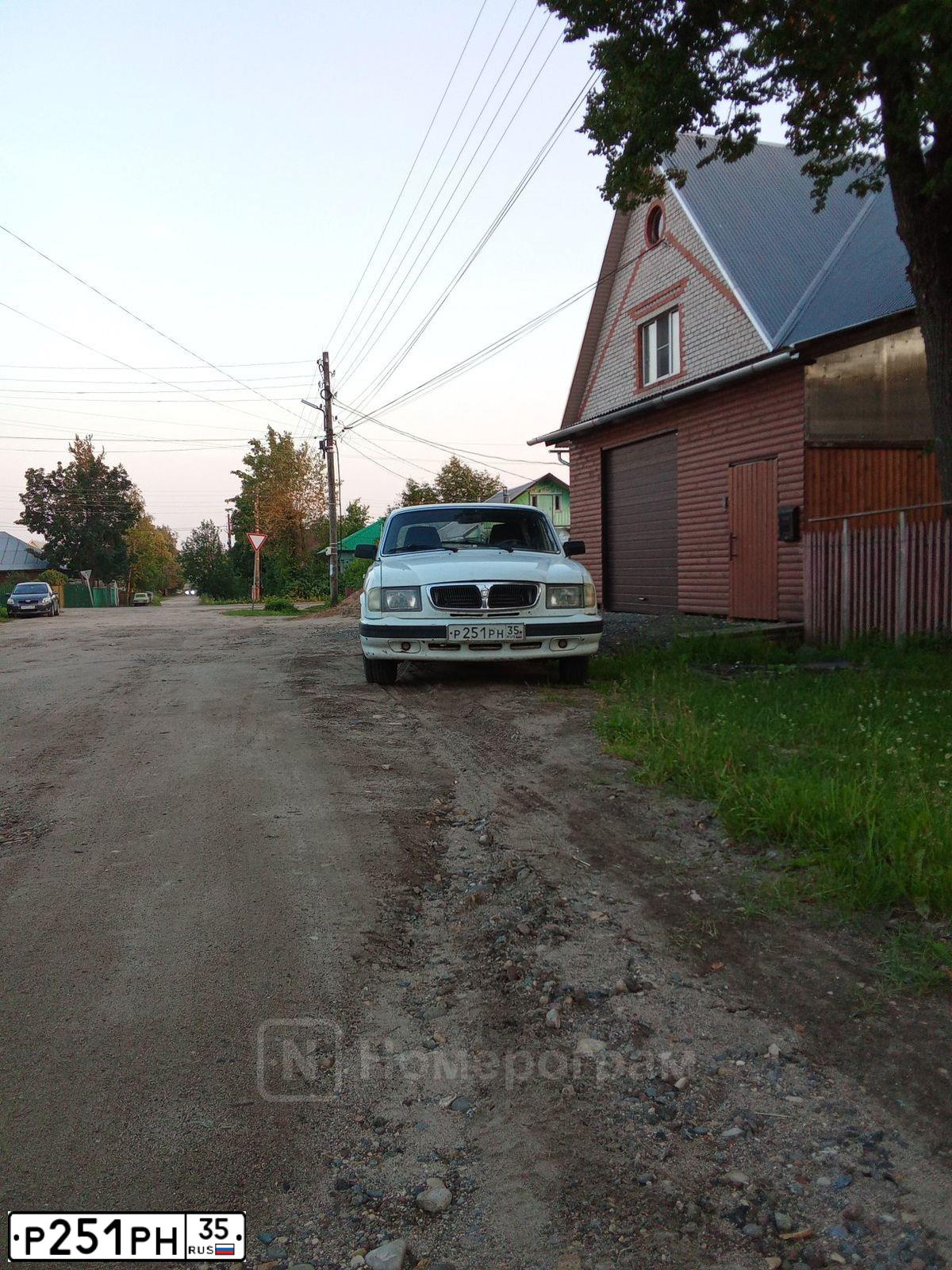 Фото автомобиля DAEWOO NEXIA, 2012 — госномер В251РН35. Цвет: Серебристый